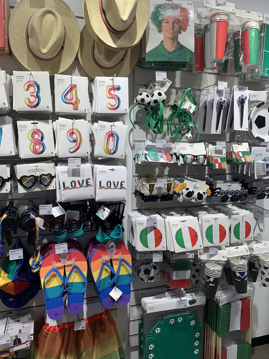 amb1gua's tweet photo. the two sexualities: gay and italian https://t.co/9Q71rxxcqQ