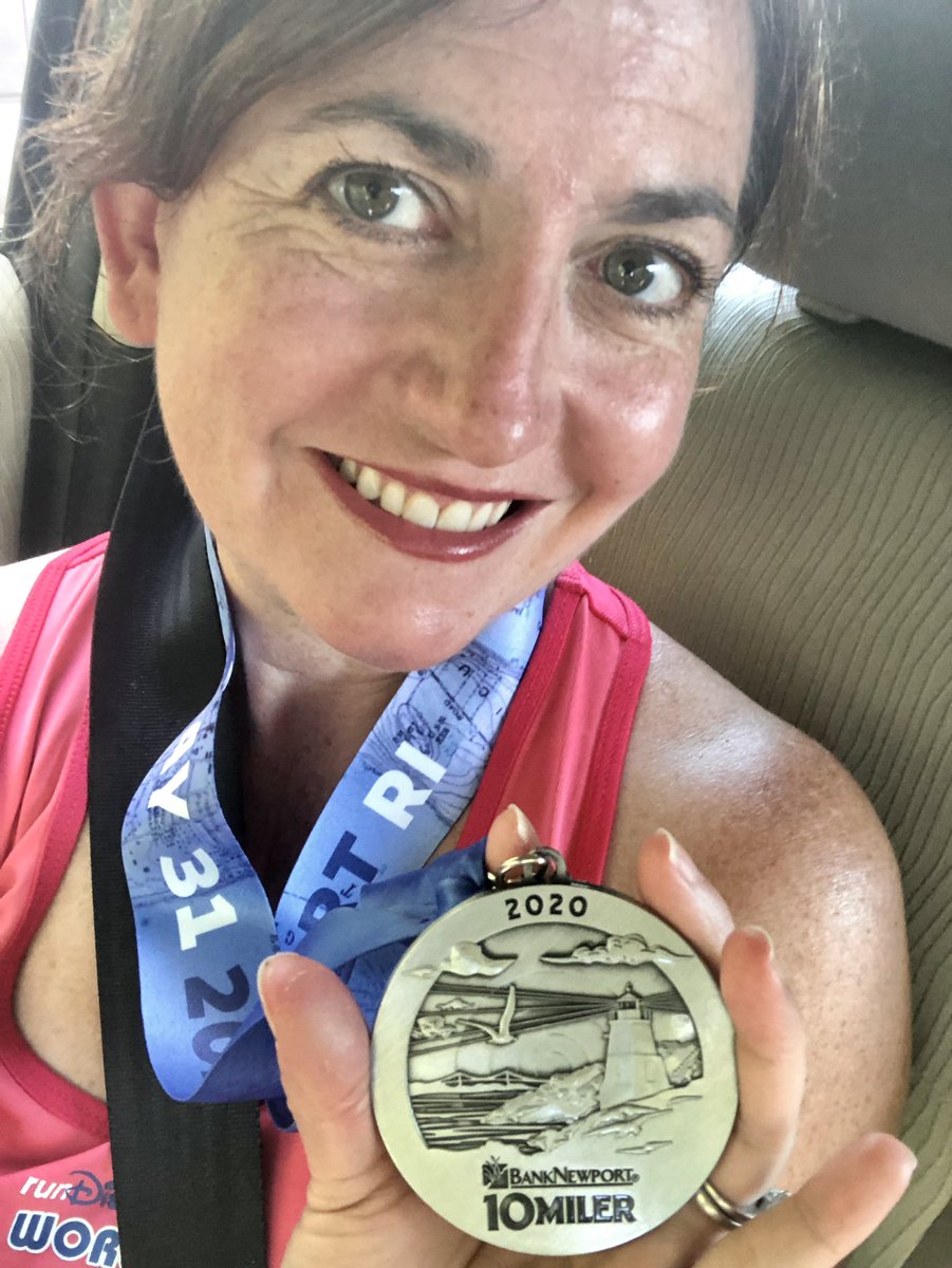 Emjay1028's tweet image. Just a *bit* toasty for the @Newport10Miler today 🔥🥵🥴 Thanks to @GrayMatter_MKT, the race organizers, all the volunteers and #Newport police for keeping the runners safe and well hydrated! Now it’s time to #EatAllTheThings! #RI #Running #RunnerBliss #SundayRunday #RaceDay