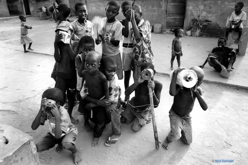 AssDocit's tweet image. 🎉 Sta per scadere il bando per partecipare alla 16ma edizione della Summer School in Cinema, Human Rights and Advocacy!

PROGRAMMA 
➡ bit.ly/3tsTxze

CALL
➡ bit.ly/3uwgTFB

DEADLINE 
➡ 20 giugno 2021

Info:
Sito Web 
➡ bit.ly/3erjYkD