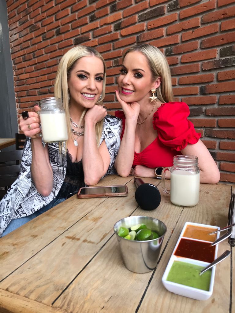 ¡Préndele a #Bandamax! Ya comenzó #EstaVaParaTi, <a href="/MelissaLeonB/">MeLissa León♥</a> y <a href="/melinna_leon/">Melinna</a> te sorprenderán con sus divertidos retos, acompáñalas todos los domingos en punto de las 11:00 a. m. 🤠 🙌