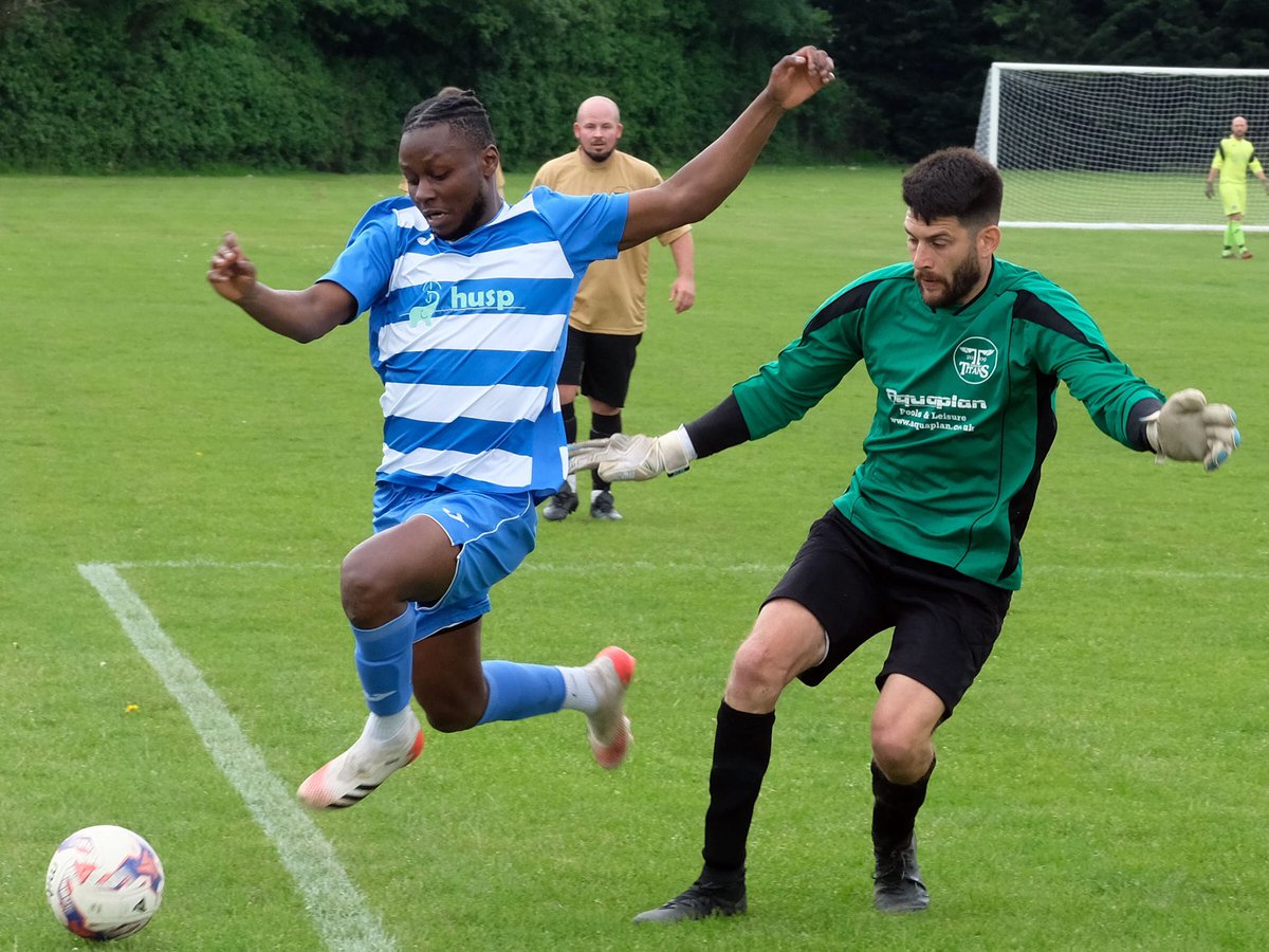 andrewbatt5's tweet image. Action from @FcTilehurst versus @SouthbankFC in the #RSSL this morning. A few more at contentello.com @fiberkshire