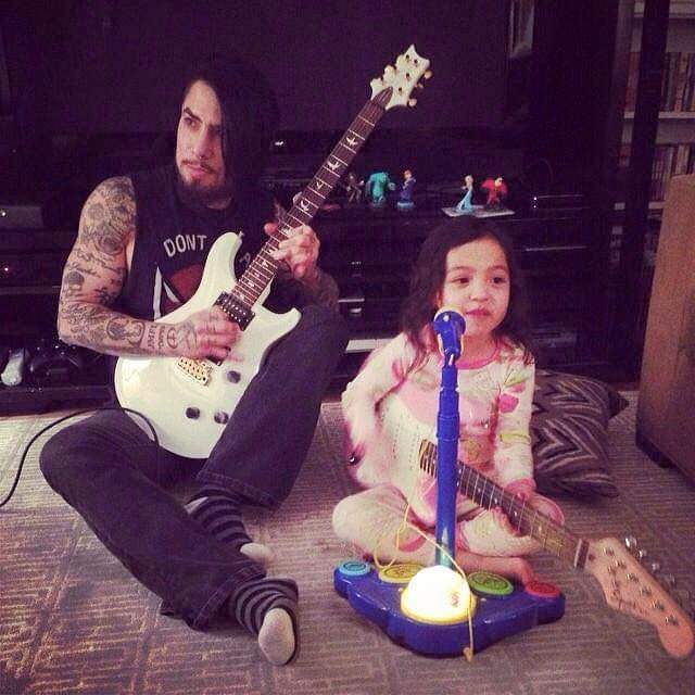 HAPPY BIRTHDAY (DAVE NAVARRO) 