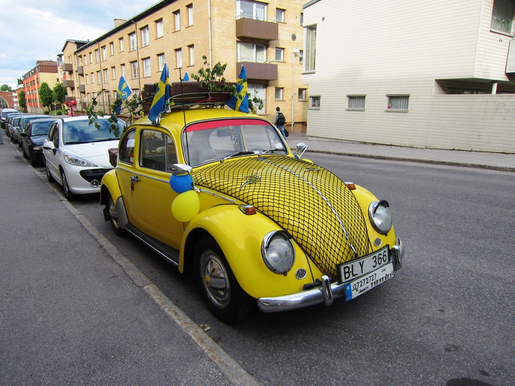 m_harved's tweet image. Känner jag någon i Västerås som kan hjälpa mig med en stundentbil på onsdag 9/6 i Västerås? Den som var planerad smög sig. Från Västerås till Hallstahammar från Hahrska gymnasiet.
Rt = sjukt bra karma.
#studenten