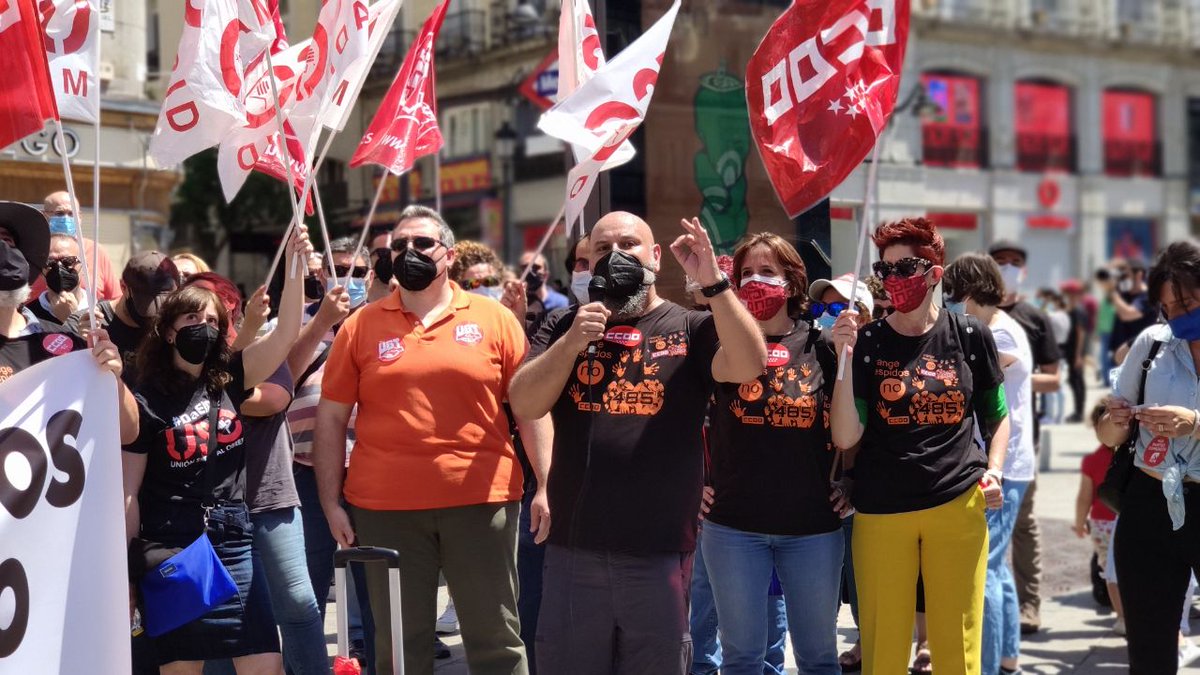 Éxito total en asistencia en la concentración contra el #EREOrange para echar a 485 familias a la calle
#ORANGEdespidosNO
<a href="/orange_es/">Orange España</a> <a href="/orange/">Orange</a> <a href="/fallacher/">JF Fallacher</a> <a href="/srichard/">Stéphane Richard</a> <a href="/perez_bdp/">Berta Durán</a> <a href="/usamentiaga/">luz usamentiaga</a> <a href="/Ge_Pellissier/">Gervais Pellissier</a>  <a href="/BeaMandine/">Beatrice Mandine</a> <a href="/fabiennedulac/">Fabienne Dulac</a> <a href="/VLeBoulanger/">Valérie Le Boulanger</a>
<a href="/lemondefr/">Le Monde</a> <a href="/rtvenoticias/">RTVE Noticias</a> <a href="/thetimes/">The Times and The Sunday Times</a>