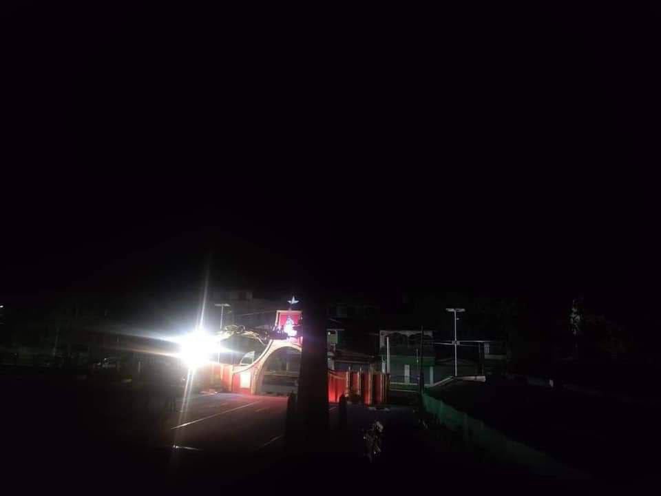 In #Myawaddy, ArZarNi Stadium, terrorists are apparently taking down a statue of General AungSan. Bulldozers were reportedly used in the demolition, as per witness. #RejectCoupRejectASEAN #June6Coup #WhatsHappeningInMyanmar