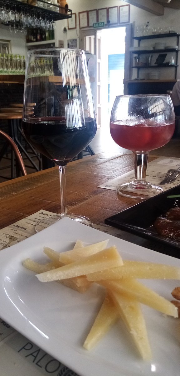 antifazista's tweet photo. Ya se por qué a @Toniesku le gusta venir tanto a @bodegapalosanto
Calidad y trato excelentes.
#ApoyaelNegocioLocal #SupportyourlocalBar https://t.co/7K0yqVfbTq