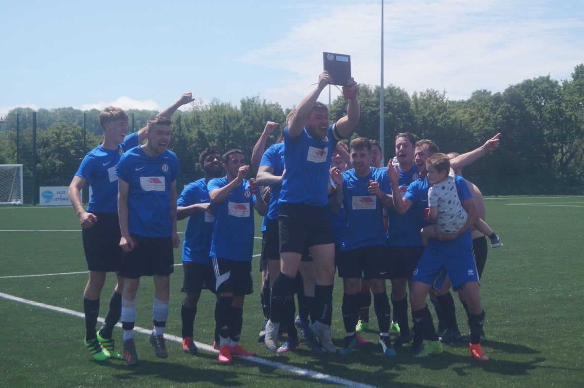 AndrewHazelden1's tweet image. Hangleton celebrate after winning the Sussex Sunday League Division 6 Cup Final this morning!

Congratulations lads!!🏆