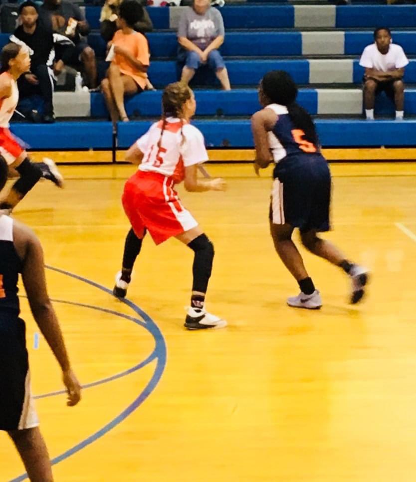 Shay_Bee_33's tweet image. How it started vs how it’s going!! 1st game of summer ball freshman year  vs 1st game of summer ball senior year!! Defense has ALWAYS been her thing ❤️💪🏻 #LockdownDefense #CB15 #LadyChiefs #Co22 @ChrystiannaB @LadyPelahatchie