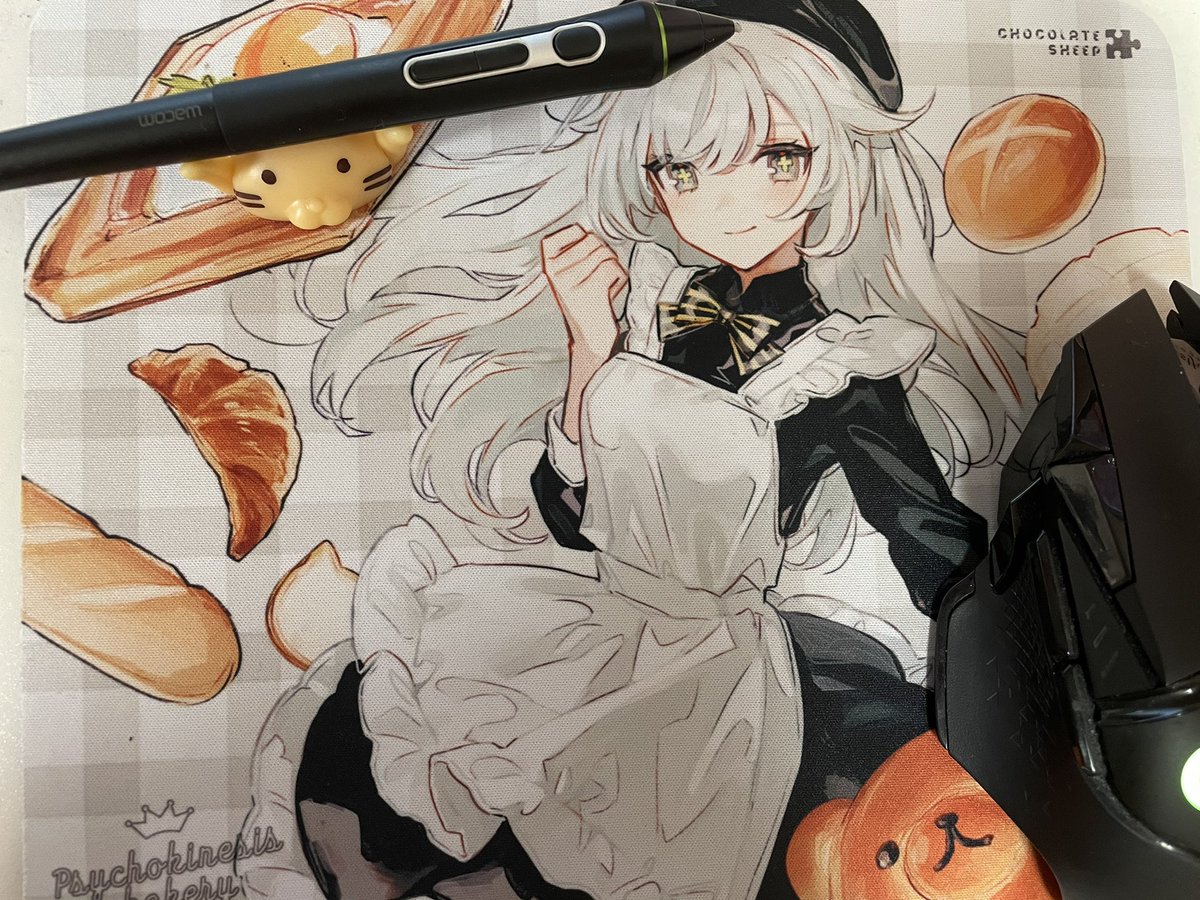 ちょこ庵(@Chocoan09)様のマウスパッドめちゃかわいい!!! 