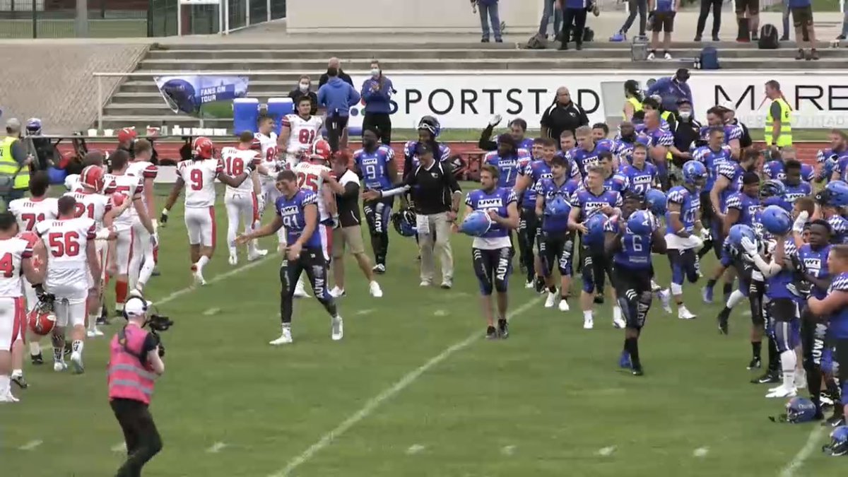 coachDbutler's tweet photo. Ft: comets 31-7 winners, @glentoonga took a knock in the 3rd and suffered a hand injury.. came back for 1 series but didn’t finish the game, hopefully it’s just a dinged finger.. #rbproblems @JustinAaronUH91 @AFIReview @altfbscout https://t.co/bAqenOIdYR