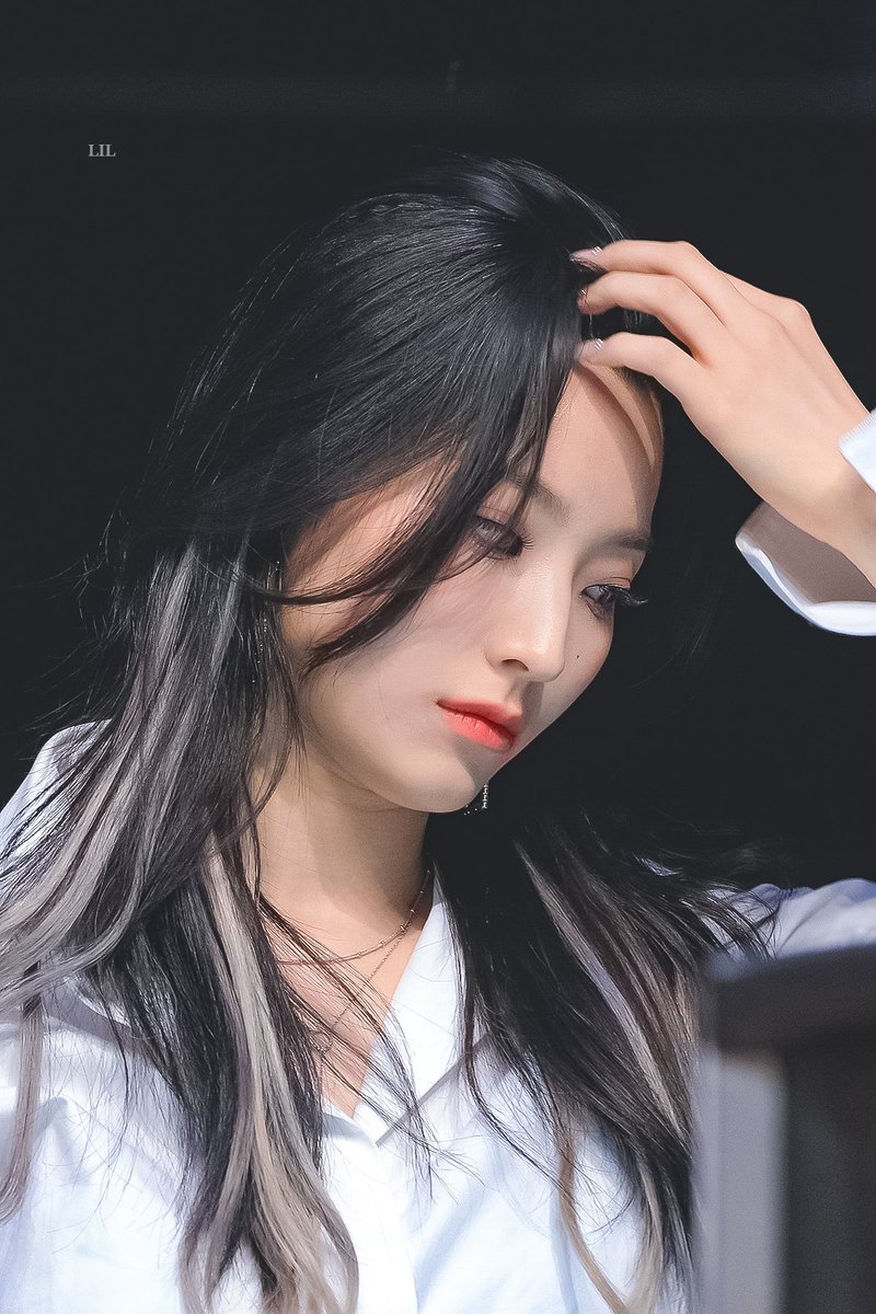 leesaerom0107's tweet photo. 210605 #프로미스나인 #이새롬 #fromis_9 #leesaerom @realfromis_9 https://t.co/8omErkIZA3