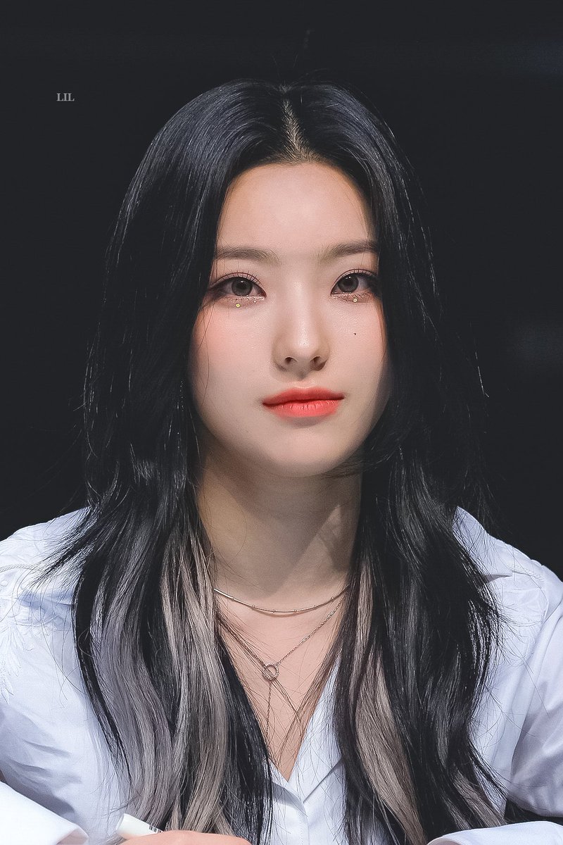 leesaerom0107's tweet photo. 210605 #프로미스나인 #이새롬 #fromis_9 #leesaerom @realfromis_9 https://t.co/JVjbgq18rS