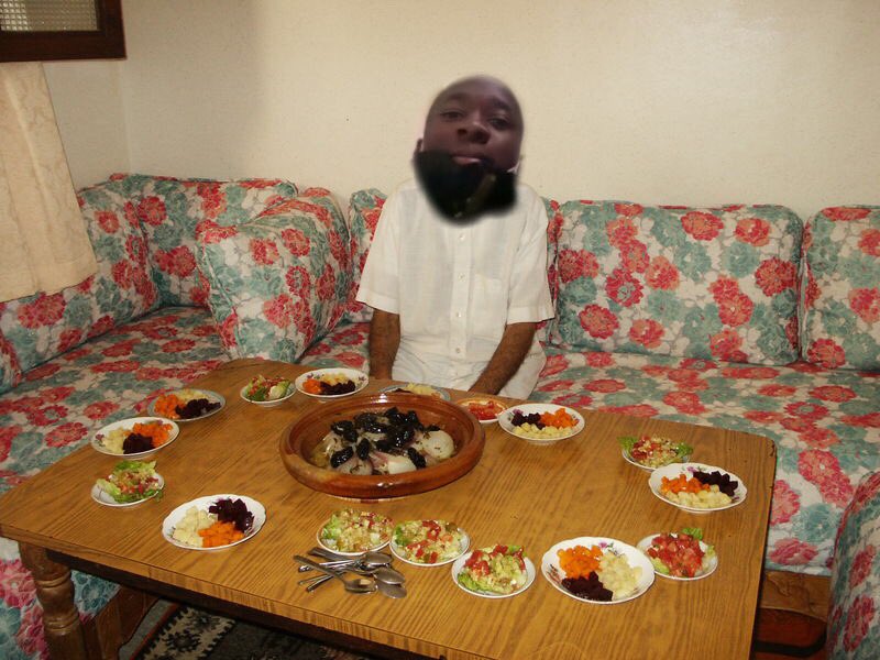 enauoder_'s tweet image. T’as dis bismillah avant de manger ? 
Je l’ai dit dans ma tête ...