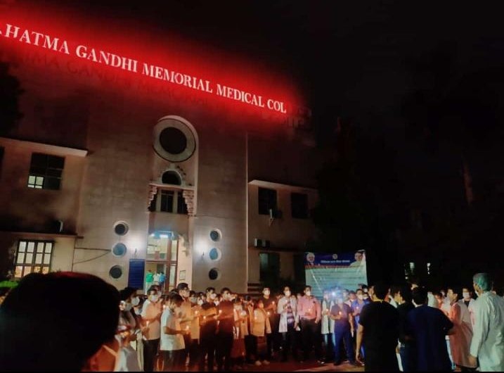 kunalbais01's tweet photo. अभी तो ली अंगड़ाई है
आगे और लड़ाई है
#shameonMPgovt #internsOfMPUnited https://t.co/NJ54OAj33I