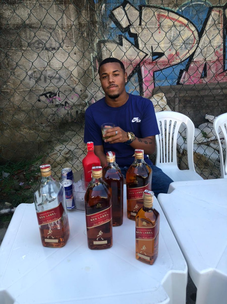 _theuzinho021's tweet photo. 🤨🥃 https://t.co/8f8LFtEX2Q