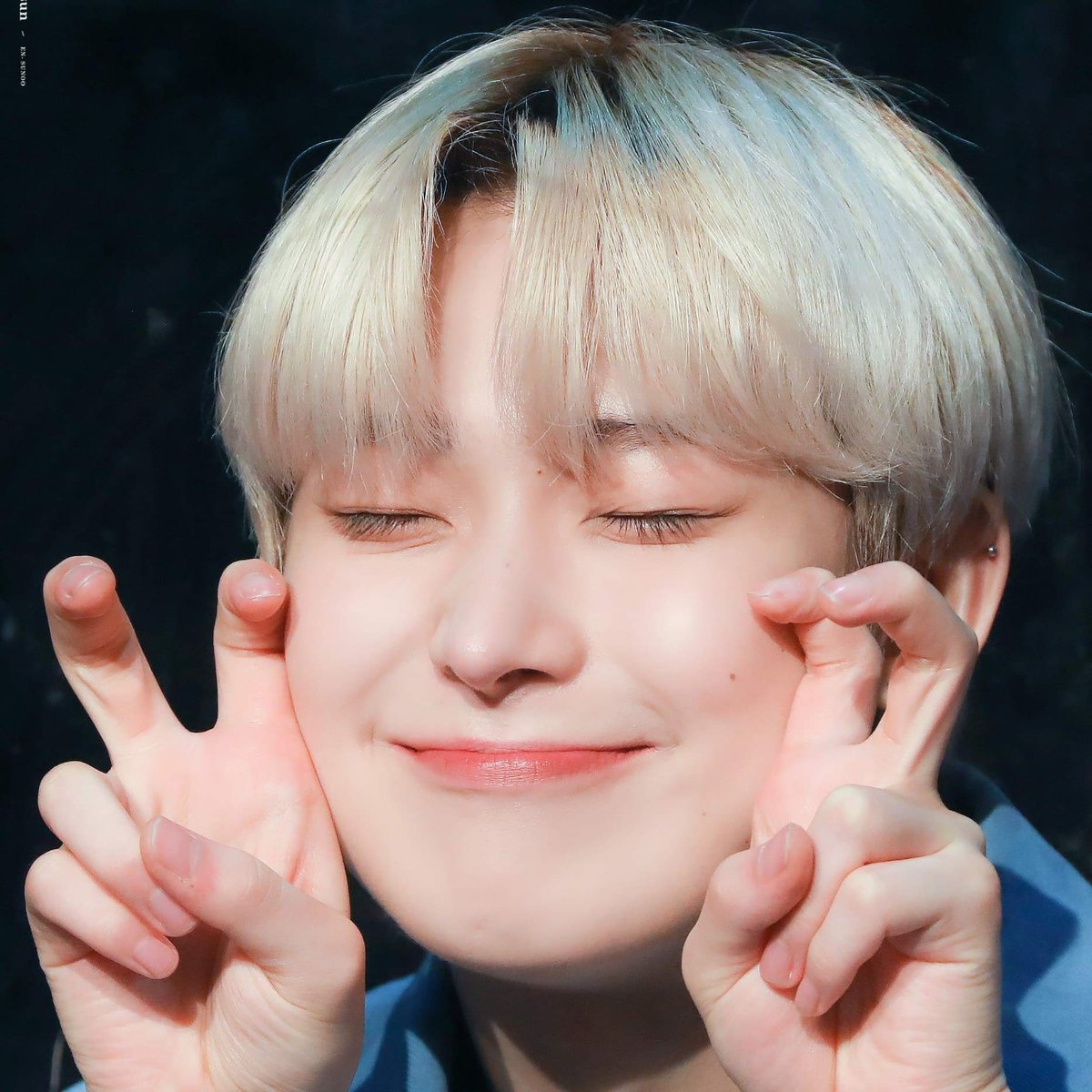 thethmueT's tweet photo. If you want to blame someone, you have to be perfect. You have to look in the mirror and ask yourself, "Am I perfect?" Be Kind to everyone and Be positiveโ๏ธ
#sunoo_loveable
#sunoo_lovely
#sunoo_light
#sunoo_laugh
#sunoo_sunshine
#Sunoo_Sunflowers
#Sunoo_cute
#Sunoo_kindheart https://t.co/CS9AgOp4VF