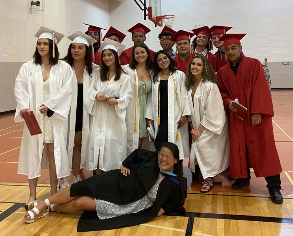 kels12hulbert's tweet photo. Missing a few that left early but can we just look at all my students all grown up and ready to tackle the world?! 🥲 soooo very thankful for each and everyone of these kids!! And in true Kelsey form tears were definitely shed. 😭❤️🎓🎉 https://t.co/VzANW0jM2n