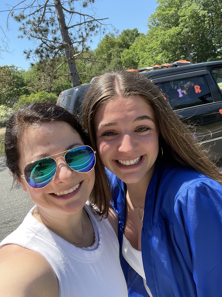 So proud of the Room 32 graduating seniors and the entire class of 2021! Also, super grateful the train held up traffic and I was able to catch up with this new graduate and former student 💜 #kaminatorsforever