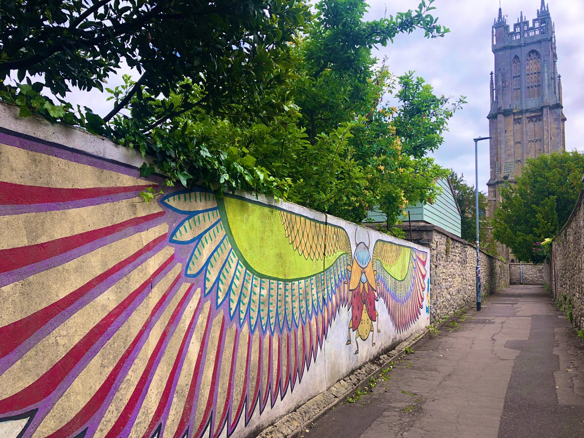 simonesaysgo's tweet image. Artsy alleyways 🎨 🧡 

#glastonbury