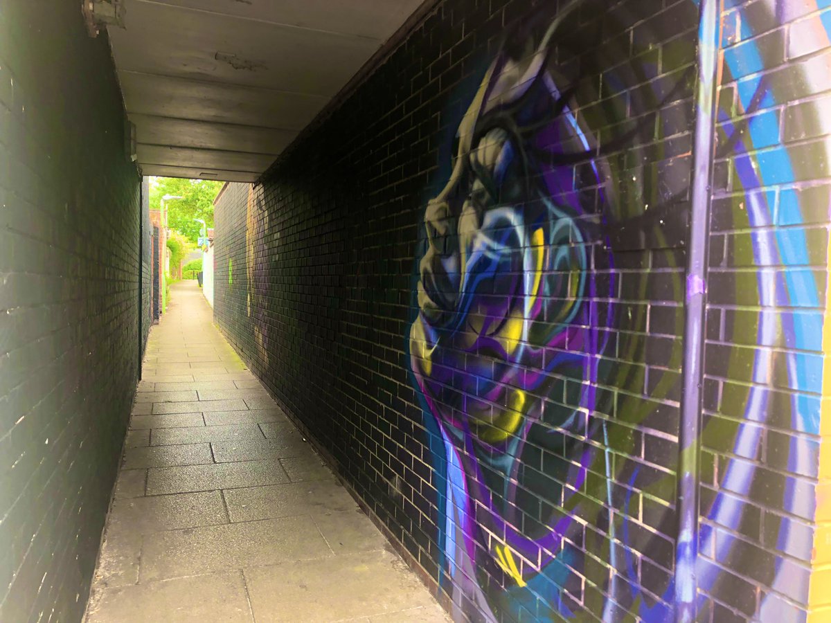 simonesaysgo's tweet image. Artsy alleyways 🎨 🧡 

#glastonbury
