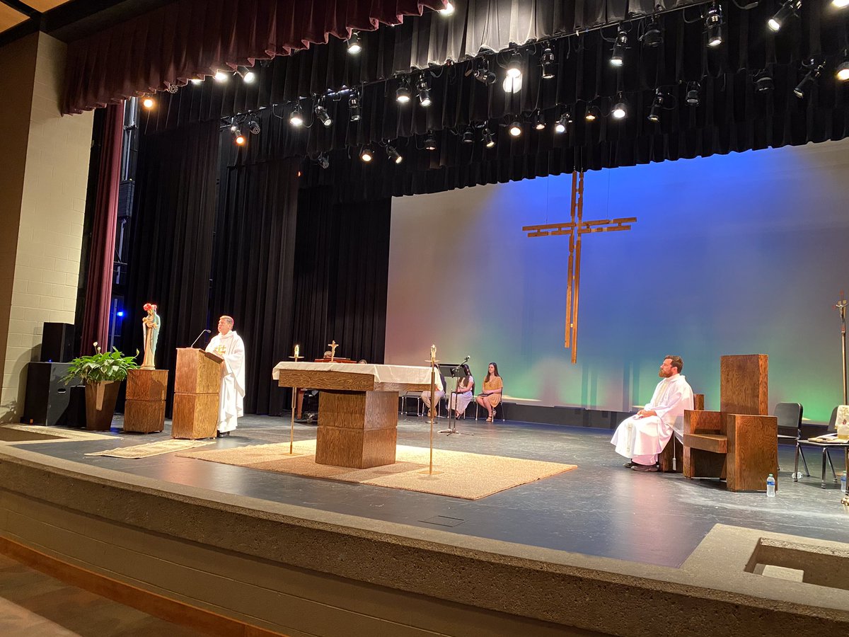 bpspalding's tweet photo. Today I joined the Father Ryan High School Golden Grad classes of 1970 and 1971 for Mass and their induction to the Golden Grad Society. Congratulations and know you are a blessing for our Diocese. https://t.co/4SJFqWkFGb