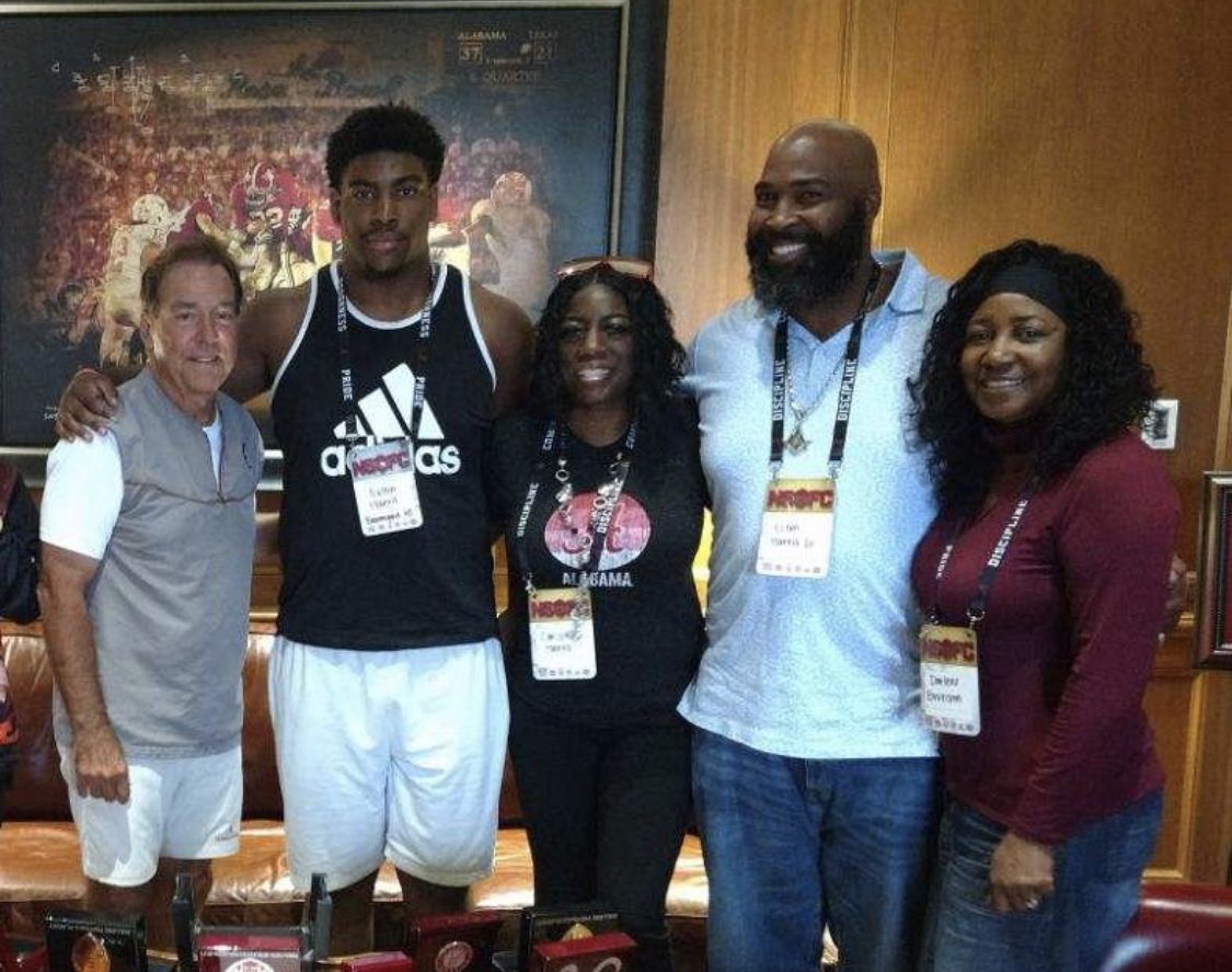 AndrewJBone's tweet image. We spoke with several more recruits about their camp experience at #Alabama on Saturday!  In-state OL Eston Harris earned an offer, Nick Cull talks about his conversation with Coach Saban and a pair of 2024 athletes shine alabama.rivals.com/news/recruits-… @bamainsider #RollTide