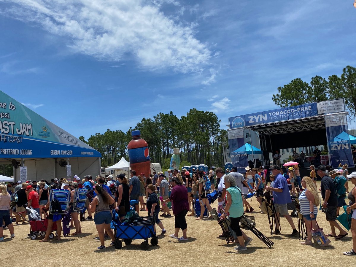 fliptix's tweet photo. TODAY is the final day for #gulfcoastjam! Looking to catch some live country music at a discounted rate?  FLIP in to the show anytime until the last act is finished!  We have VIP Tiers and Sold Out ticket types available for you!  ➡️ https://t.co/rwf2Q5E83G https://t.co/4EwTmn935k