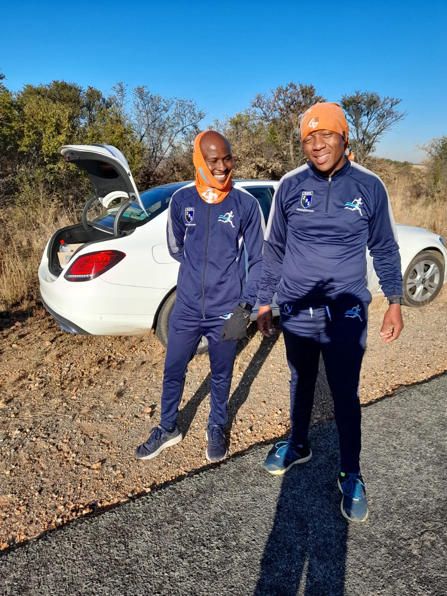 madulemasilo's tweet photo. The Sunday morning runs are very wonderful and good but iyo it freezing hey but we managed to run.
#295runcrew
#runningwithtumisole
#FetchYourBody2021
#Bazala
#ASICSfrontrunner2021
#ASHINTHWELA https://t.co/6V6sRzfqGc