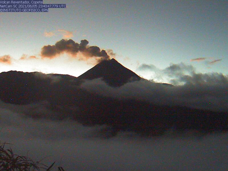 IGecuador's tweet photo. Informe Diario #Reventador N° 2021-158
domingo 06 de junio de 2021
Nivel de Actividad: 
Superficial: Alta
Tendencia Superficial: Ascendente
Interna: Moderada 
Tendencia Interna: Sin cambio
Revisarlo en: https://t.co/mfRRZMmAPL https://t.co/rOZS8dzvEL