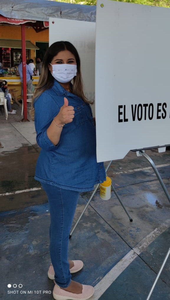 Votar es nuestro derecho ciudadano y en nuestras manos está el futuro de Guerrero.

Por ello ejercí mi voto por un mejor futuro para las familias y las mujeres guerrerenses. Por un gobierno que nos respete y represente a todas y todos los ciudadanos.

Unidos somos invencibles. ❤️