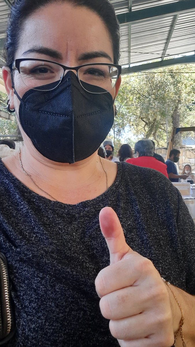 Listo mi grantito de arena. Es super emocionante ver tanta gente ejerciendo su derecho!! México espero no desepcionarte!