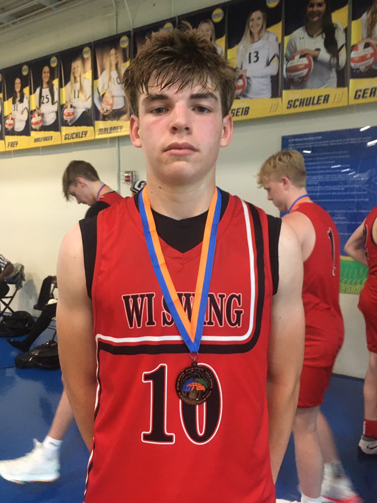 In another thriller here today, the 16U title is won by @WisconsinSwing. In a full team effort, G Matthew Schmainda scored 12 points on 4 3’s while G Jaeden Grade scored 7 points plus contributed in a number of ways. #NY2LAINVITE2K21 @ny2lasports