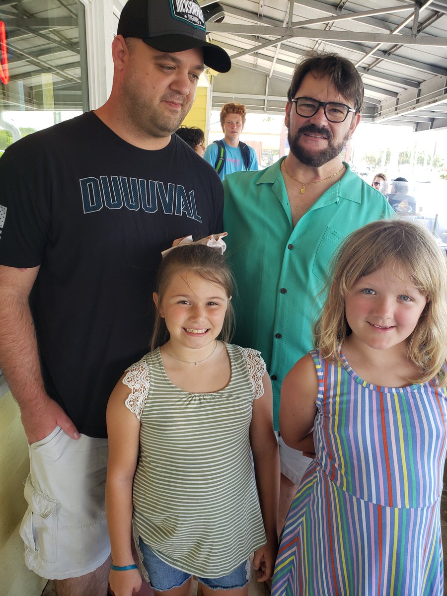 Jsmith11b's tweet photo. @tonyschiavone24 My niece, daughter and I got to meet the lovely couple this afternoon. It was an honor meeting the voice of my childhood. Thank you for taking the time on your anniversary to socialize with fans! Hope you have many more wonderful years together.! https://t.co/tqetj1mva8