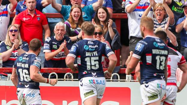 Wakefield 30-20 Leigh - Visitors still without a Super League win bbc.co.uk/sport/rugby-le…