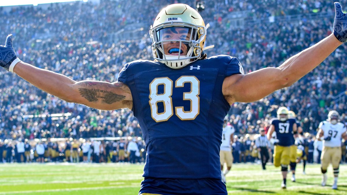 elicayomanor's tweet photo. Blessed to say I have earned an offer from the University of Notre Dame! ☘️ #GoIrish @NDFootball @T_Rees11 @730scouting @DABigGreenFB https://t.co/xdcpwzr1UB