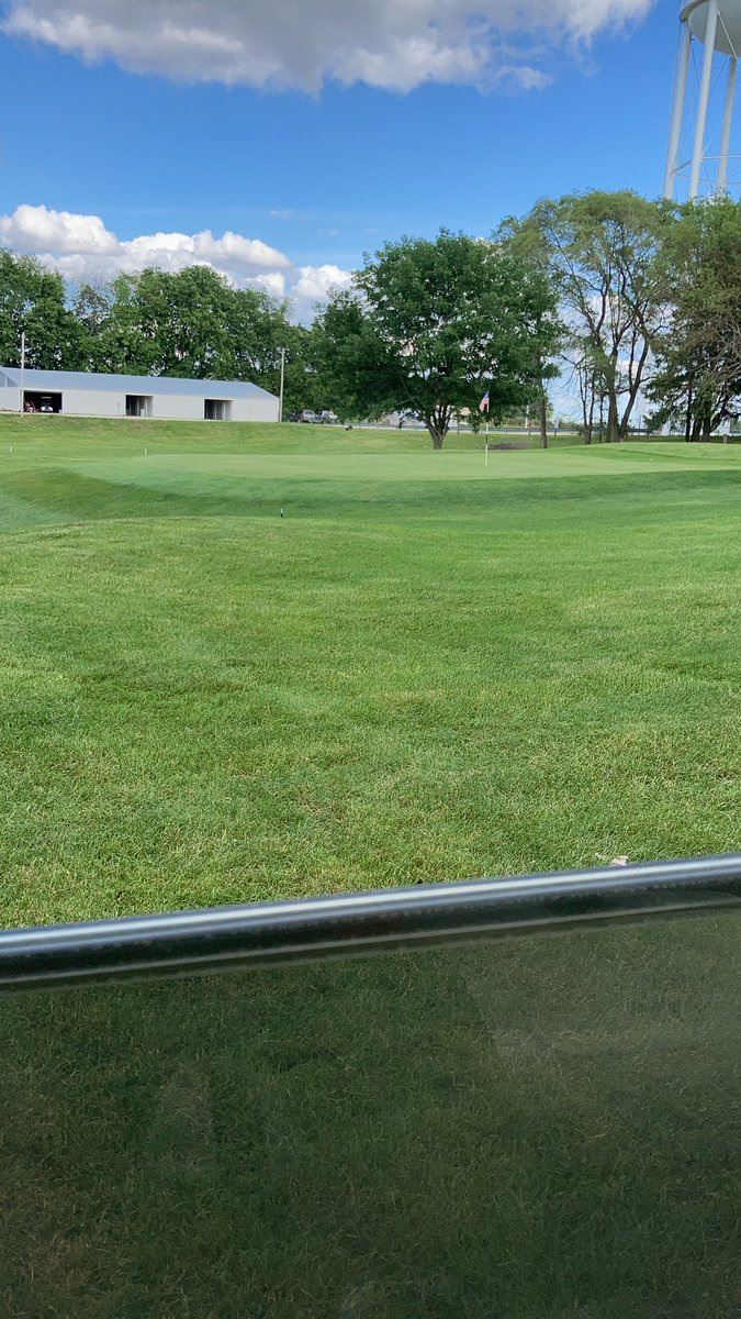 noodski's tweet photo. It’s a good evening for golf #sundayvibes https://t.co/r7zp8JqvXi