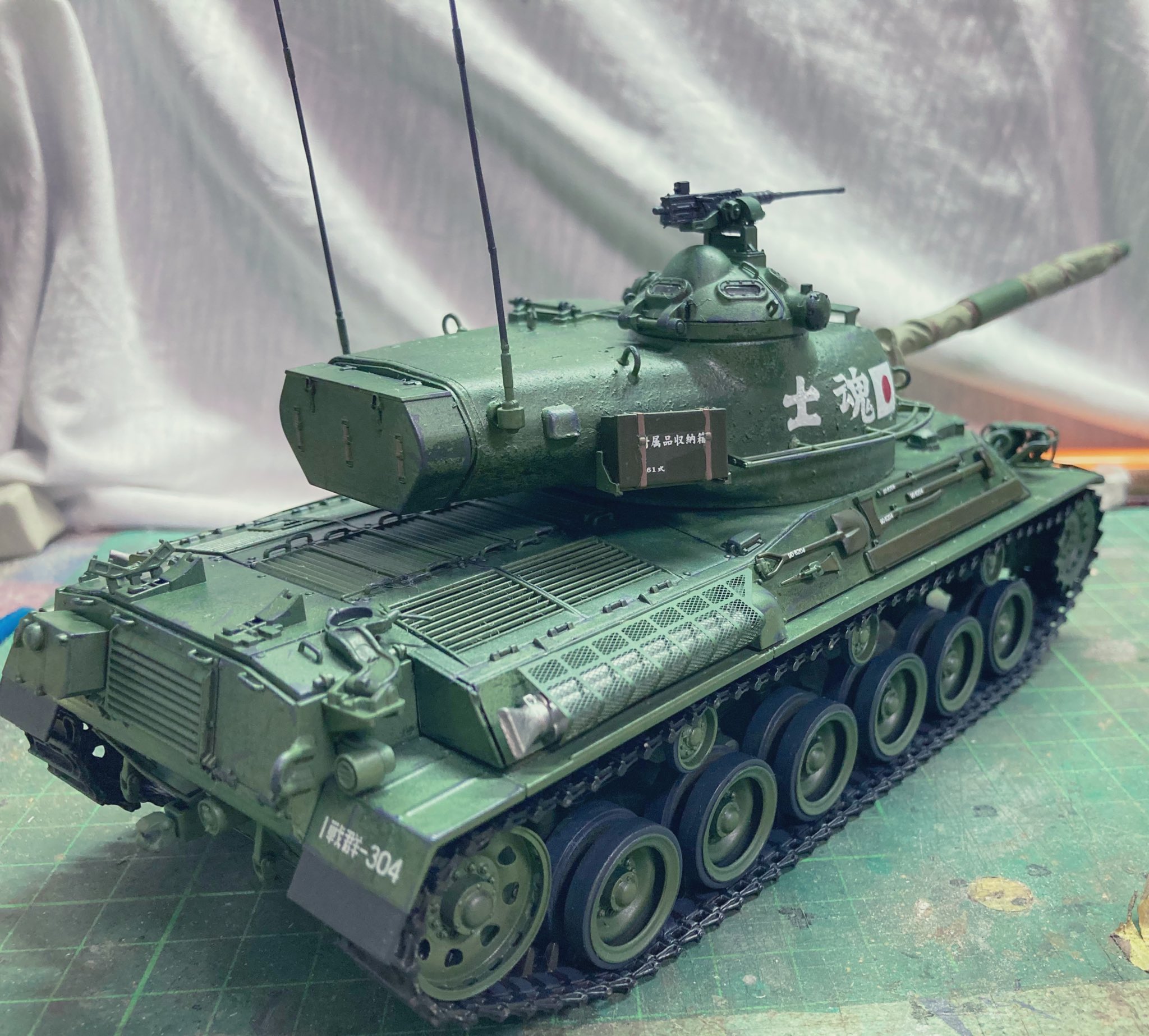 تويتر Tiger على تويتر やっと ファインモールド 61式戦車完成しました 改造したと言っても砲身を90mmから105mmにしただけだったりします 61式 の105mmにする強化案を何処かで見た気がするのでそれを形にしてみた感じです 多分wikiとwotだと思う Https T