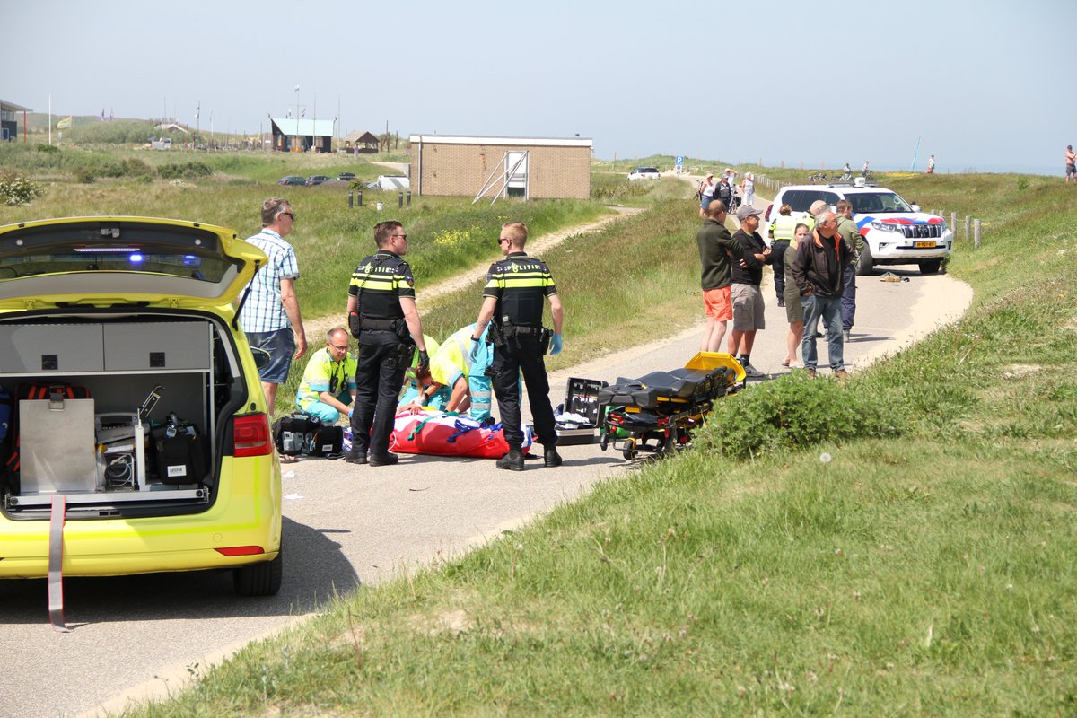 DE COCKSDORP - De hulpdiensten zijn vrijdagmiddag in groten getale uitgerukt vanwege een botsing tussen een fietser en een auto.