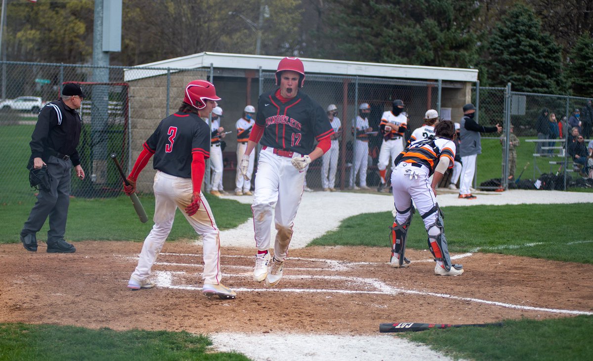 redrage_2021's tweet photo. 🐴 REGIONAL CHAMPIONSHIP 🐴     MONDAY ⏱4:30⏱ HOME GAME     ❗️COME SUPPORT❗️#giddyup #lasthomegame #needit #petethecat #packthehouse #loud #bigone https://t.co/zjfhzyJU8x