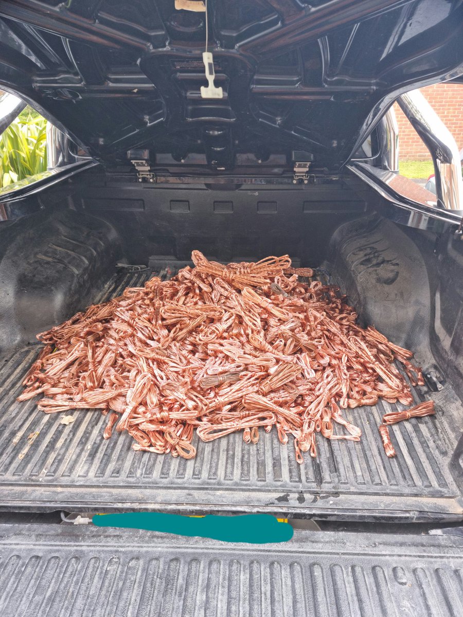 LtdMattex's tweet photo. Who can guess the weight... 🤔👀
#sparky #electricianlife #copper #cable https://t.co/NKefA0pF7r