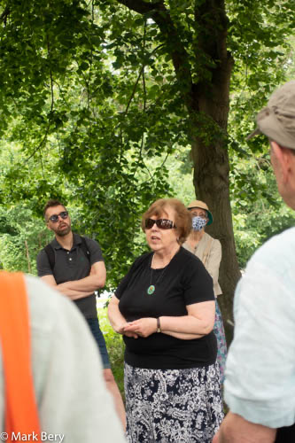 SocStreatham's tweet photo. A fantastic afternoon and glorious weather on our #WandsworthHeritageFestival stroll in #Furzedown led by Furzedown resident and Streatham Society member Helen Long #StreathamHistory #TootingCommons #StreathamPark https://t.co/z783T7leBV