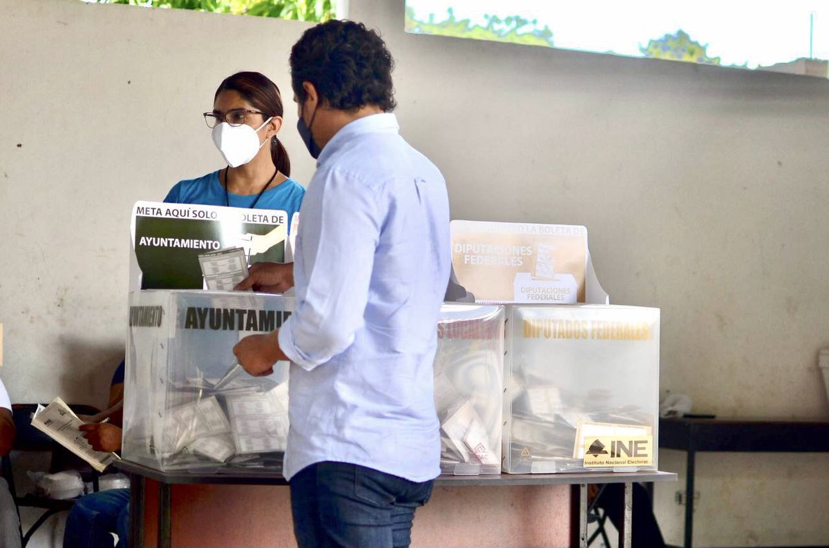 AlvaroCetina's tweet photo. Listo, derecho ejercido y obligación cumplida👍🏼 🗳. https://t.co/PYQK76lUMo