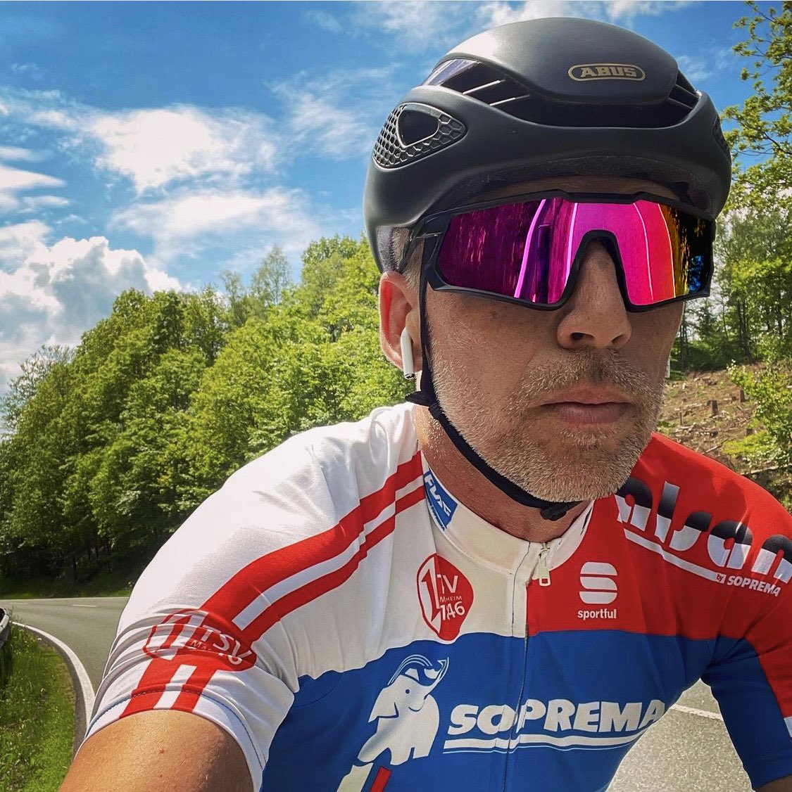 EssenceOutdoors's tweet photo. Look good. Feel good. Love life. Essence Outdoors.

🕶 Sunglasses worn - Epicon Black / Pink 

#sunglasses 
#cycling 
#sunnies 
#shades 
#cyclinglife https://t.co/4ZMDordciF