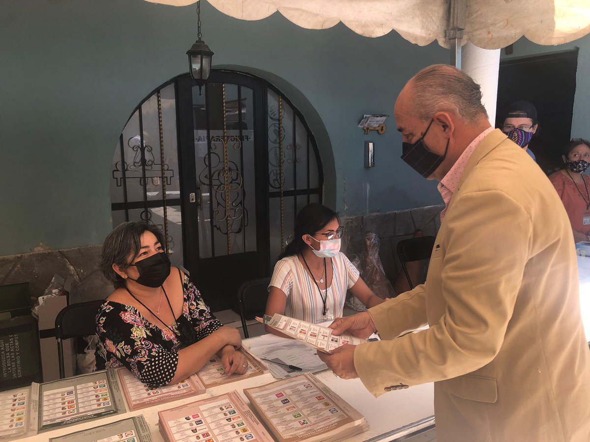 #SLP | #Elecciones2021  | #Decisión2021AlianzaInformativa 

Confía Machinena en salir victorioso de la contienda electoral

bit.ly/2T26xzB