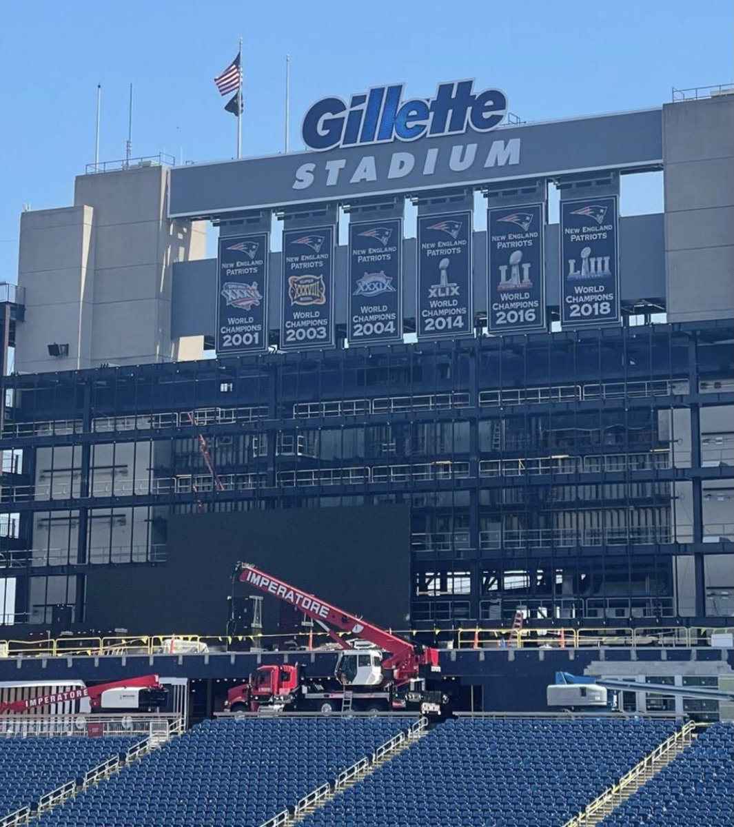 BabzOnTheMic's tweet photo. That endzone scoreboard is going to be MASSIVE. Can’t wait to see the end result. https://t.co/sgrKuDKwrx