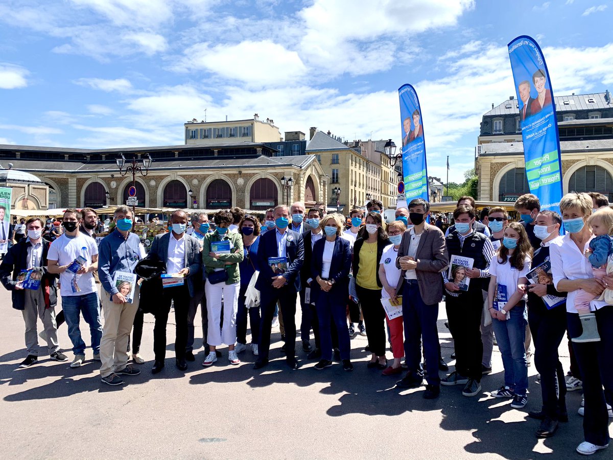 ChagnaudLaFaire's tweet photo. #AVotreRencontre
🔵🟢 Encore de belles rencontres sur le marché Notre Dame de Versailles, avec la visite de François de Mazières et Valérie Pécresse. 🟢🔵 https://t.co/17Mbs1fPs9