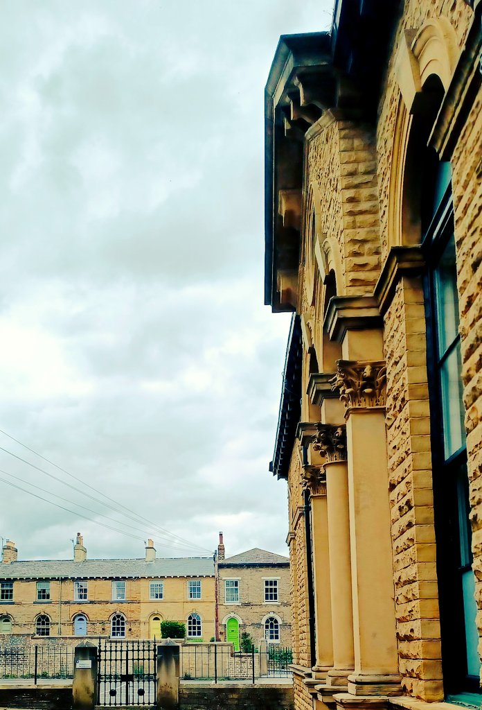 🏘🏠🚪 another gorgeous day and end to #SaltaireArtsTrail Thank you beautiful residents, #Saltaire. It's been like being on holiday in a balmy European Town 🌞😎