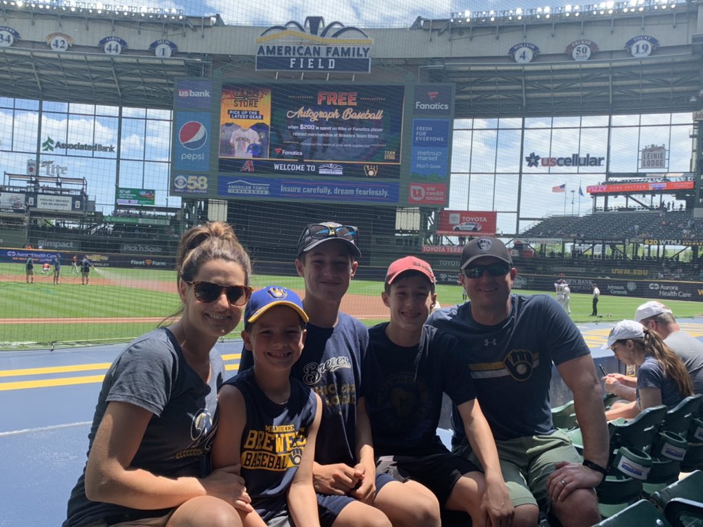 MichelleRustler's tweet image. It’s a great day for baseball. Let’s go Brewers! #brewcrew #amfamfields #iwork4Amfam