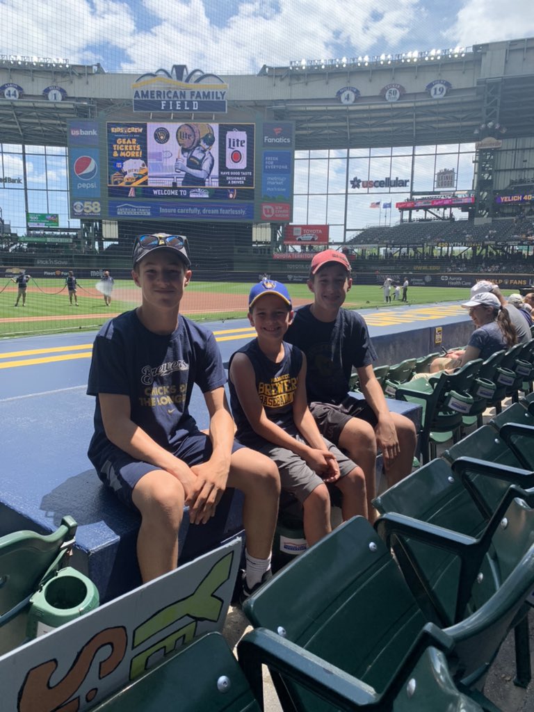 MichelleRustler's tweet image. It’s a great day for baseball. Let’s go Brewers! #brewcrew #amfamfields #iwork4Amfam