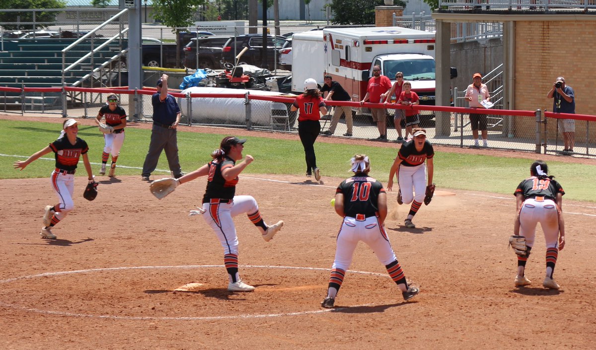 gbilling90's tweet image. Congratulations Bradford Railroaders on the D-IV softball state title! Skipp Miller tosses a 1-hitter, defense makes big plays and offense does the rest in 8-0 win! @RailroaderAD @PressProsMag @RailroaderF @scottward80